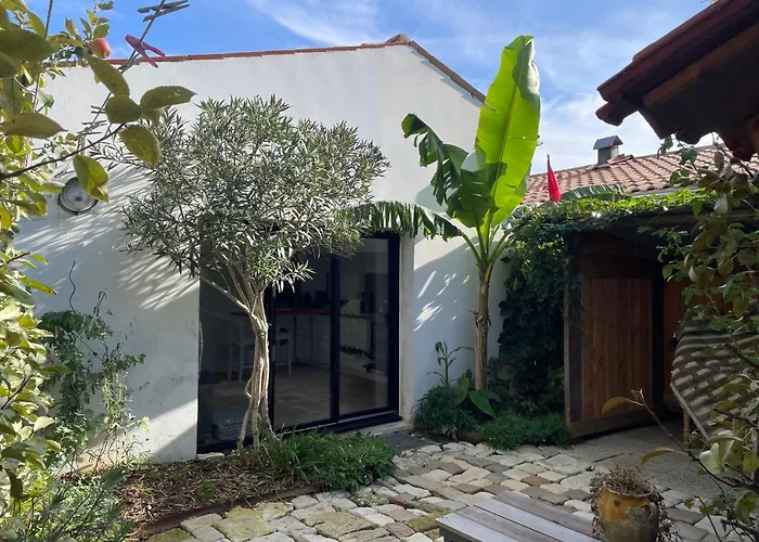 Maison Independante Avec Jardin, Tres Calme, Centre Ville La Rochelle