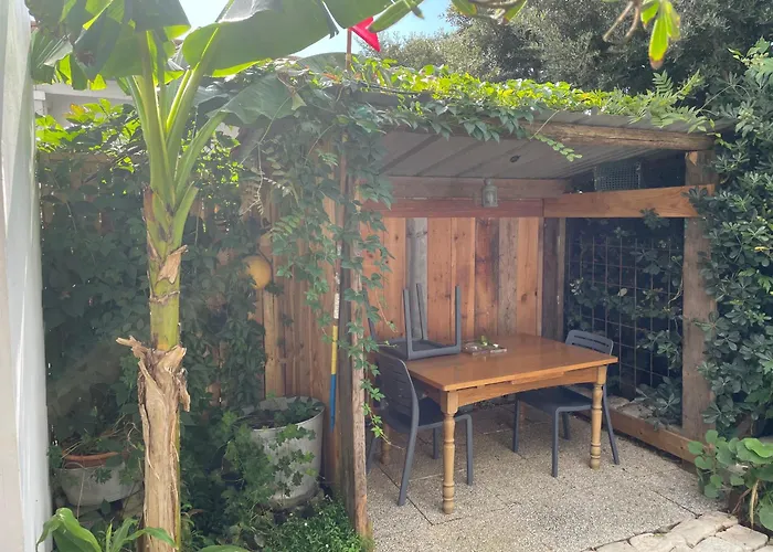 Maison Independante Avec Jardin, Tres Calme, Centre Ville La Rochelle